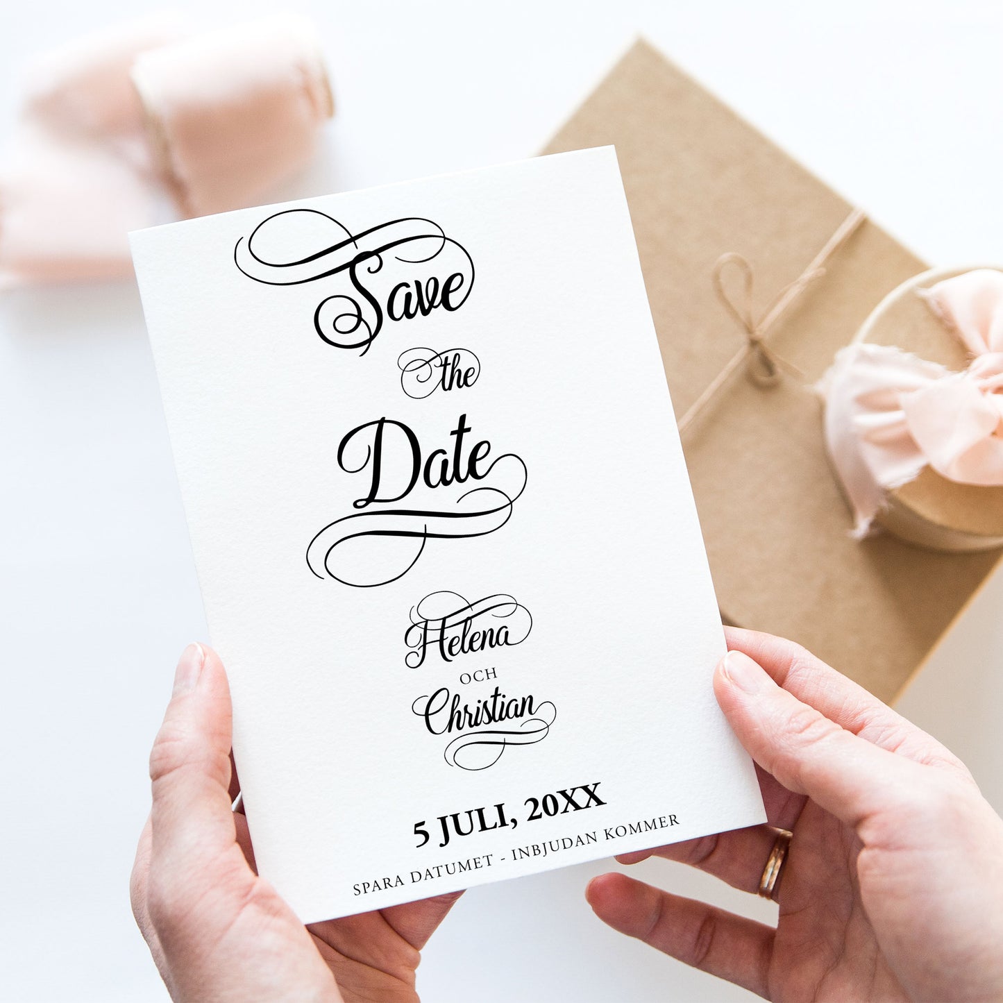 Save the Date-kort – Modern script stil svartvitt - A6 Tryckt kort för bröllopsdatum BR004